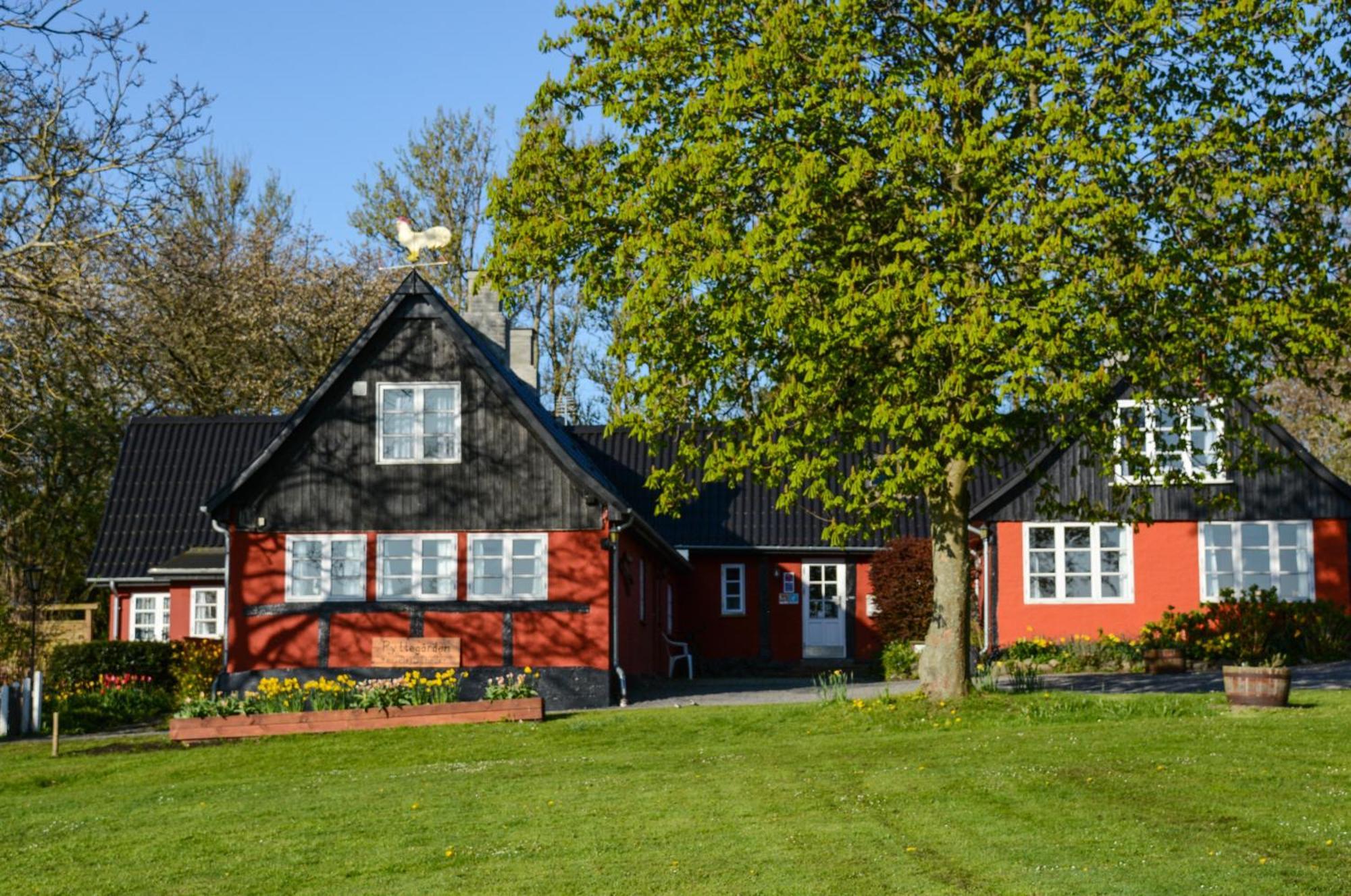 Pyttegarden Apartments Gudhjem Esterno foto